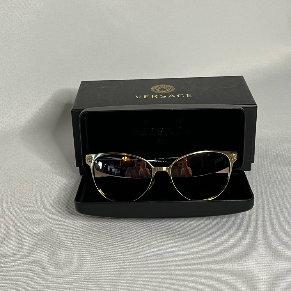 Versace Women’s Sunglasses – Gold Frame with Rose Gradient Lenses